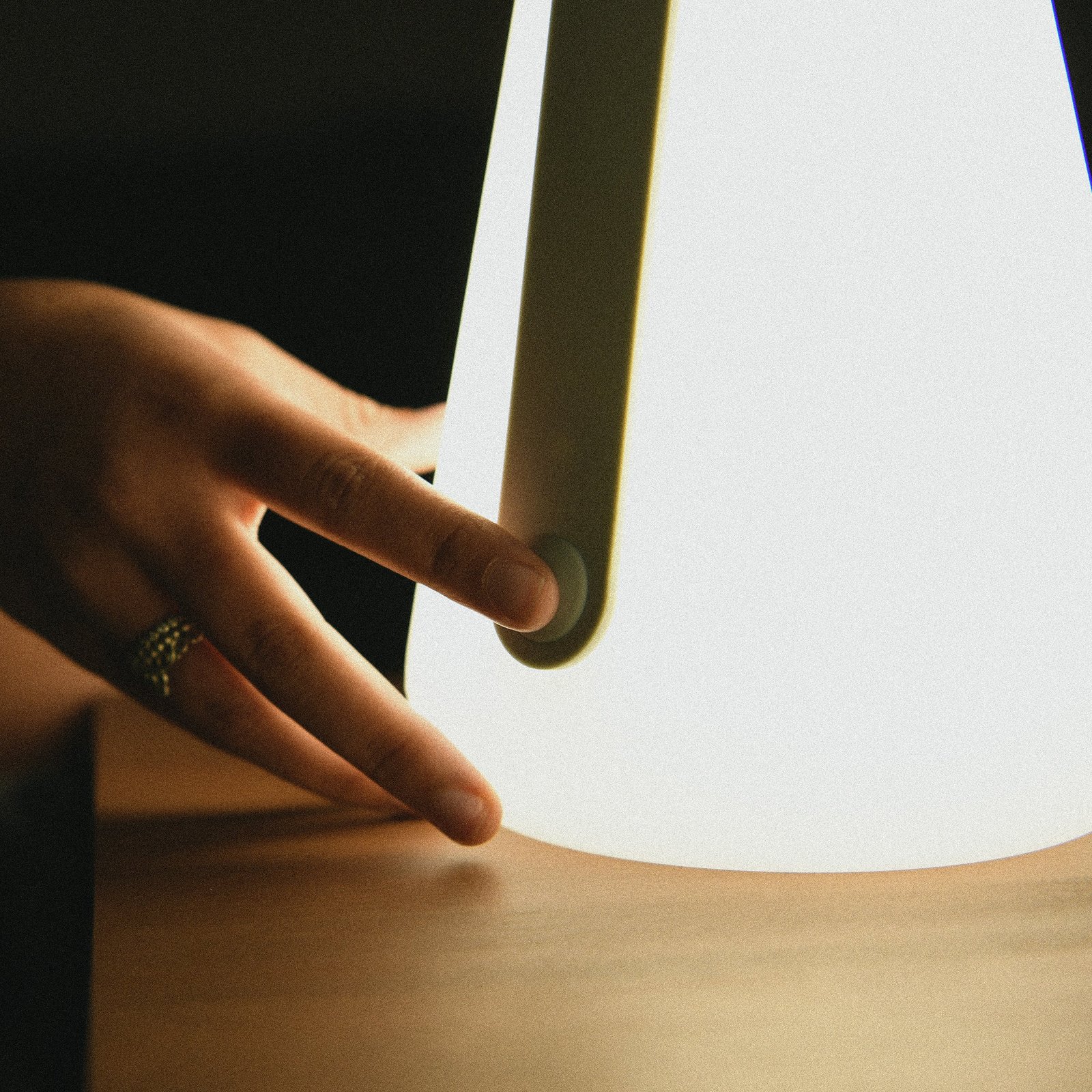 Rechargeable Lamp B Bulb - Image 4